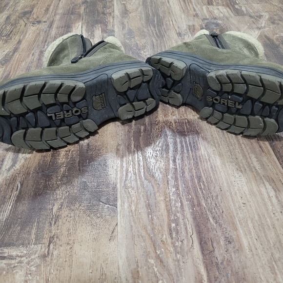 Sorel waterproof snow boots size 7 - Picture 2 of 6